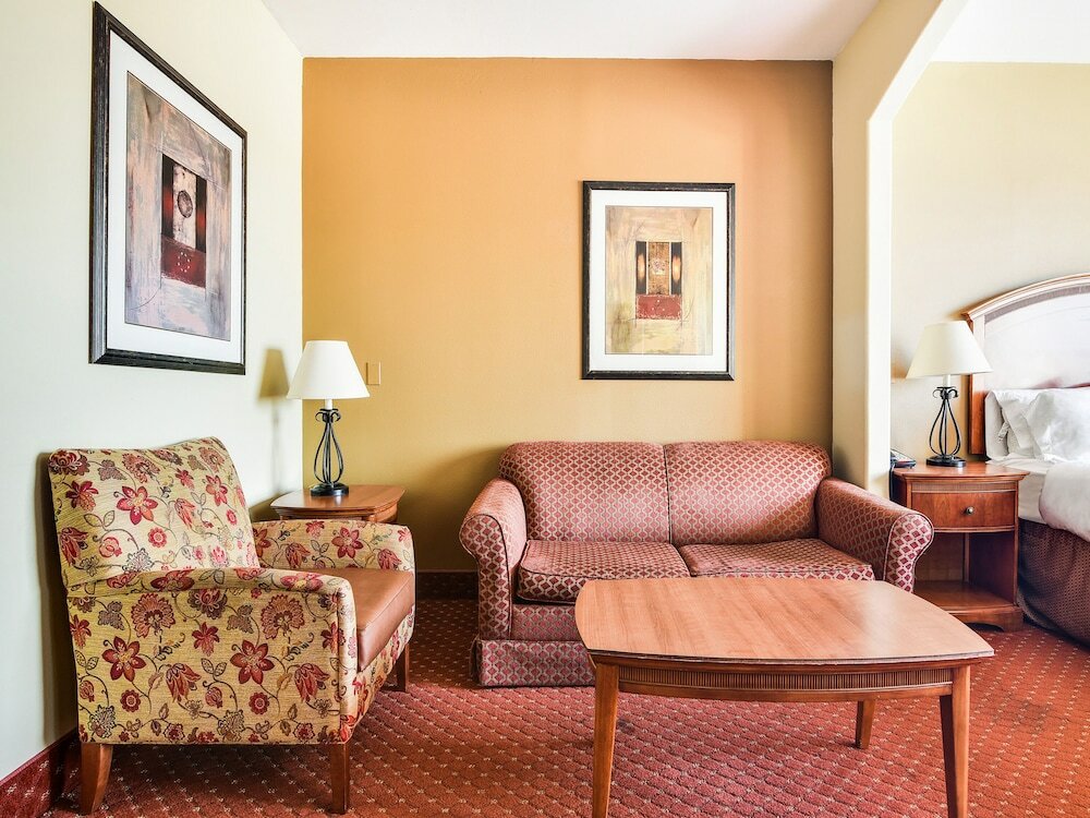 Фото Oyo Townhouse Oklahoma City Airport