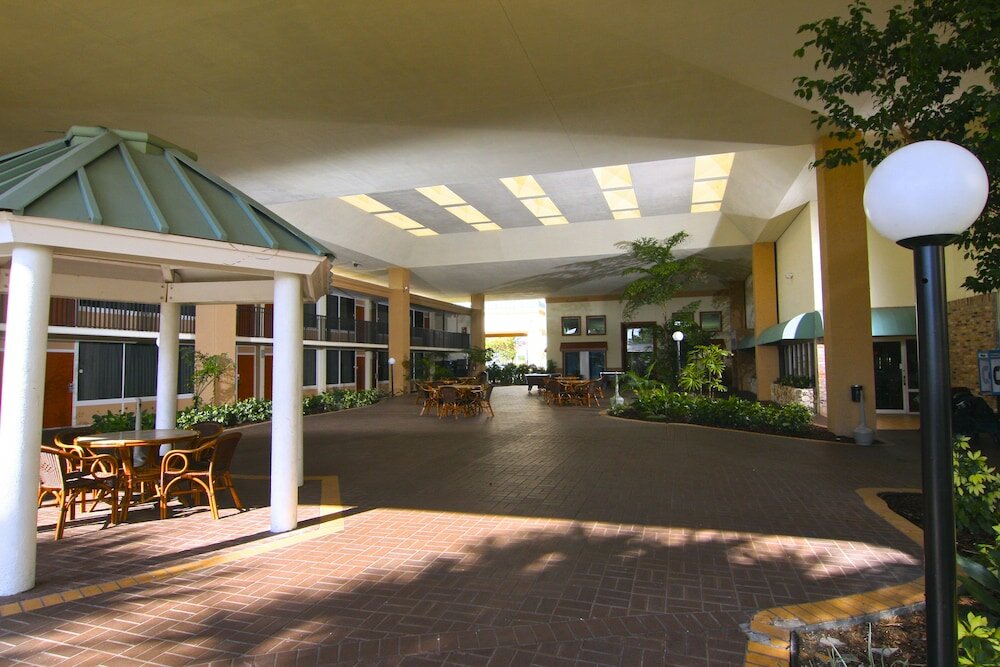 Фото Ramada by Wyndham Kissimmee Gateway