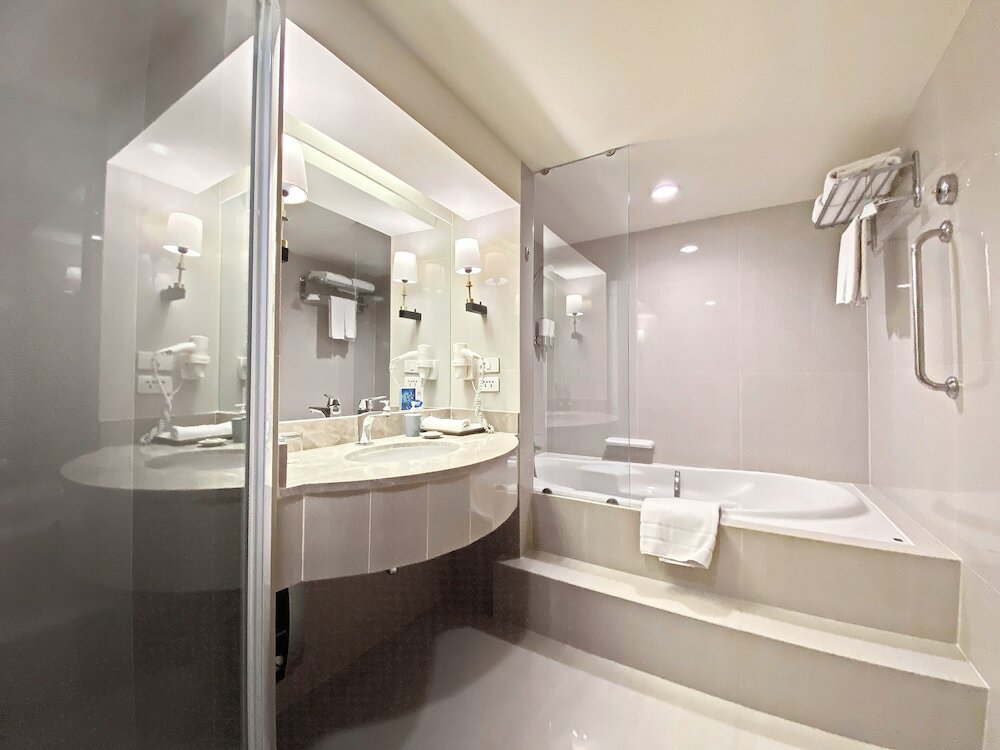 Фото Silom Serene Hotel