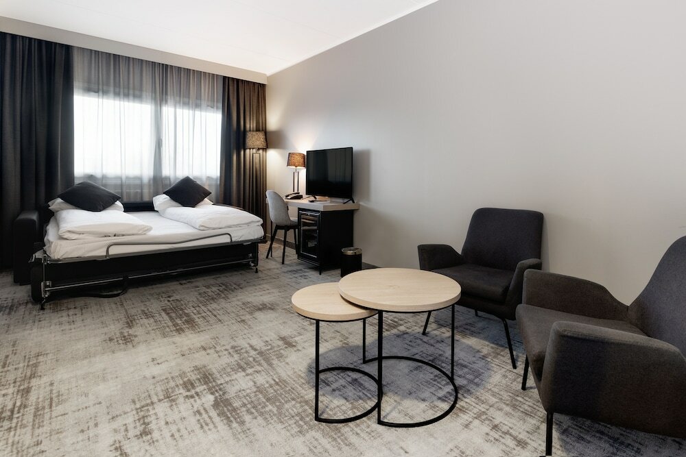 Фото Park Inn by Radisson Oslo Airport Hotel West