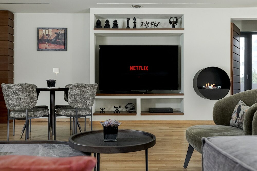 Фото Blazer Suites Hotel