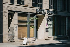 Гостиница Hotel Le Dauphin Montreal Centre Ville