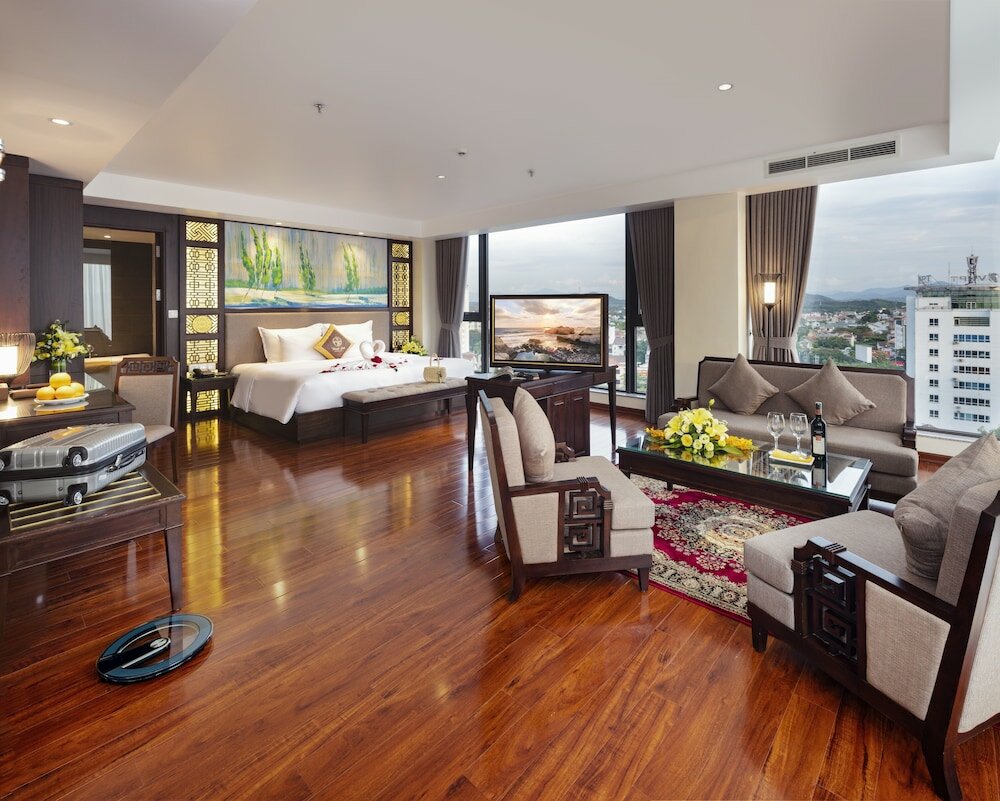 Фото Thanh Lich Royal Boutique Hotel