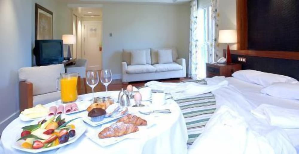 Фото Hotel Les Rotes