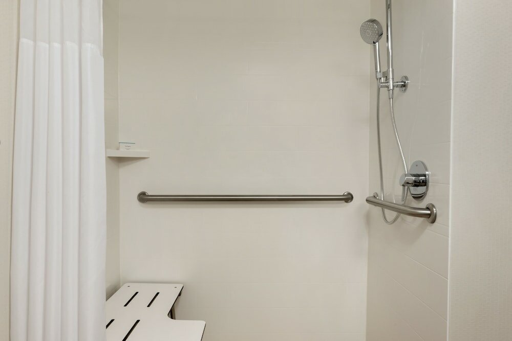 Фото Hampton Inn West Des Moines Lake Drive