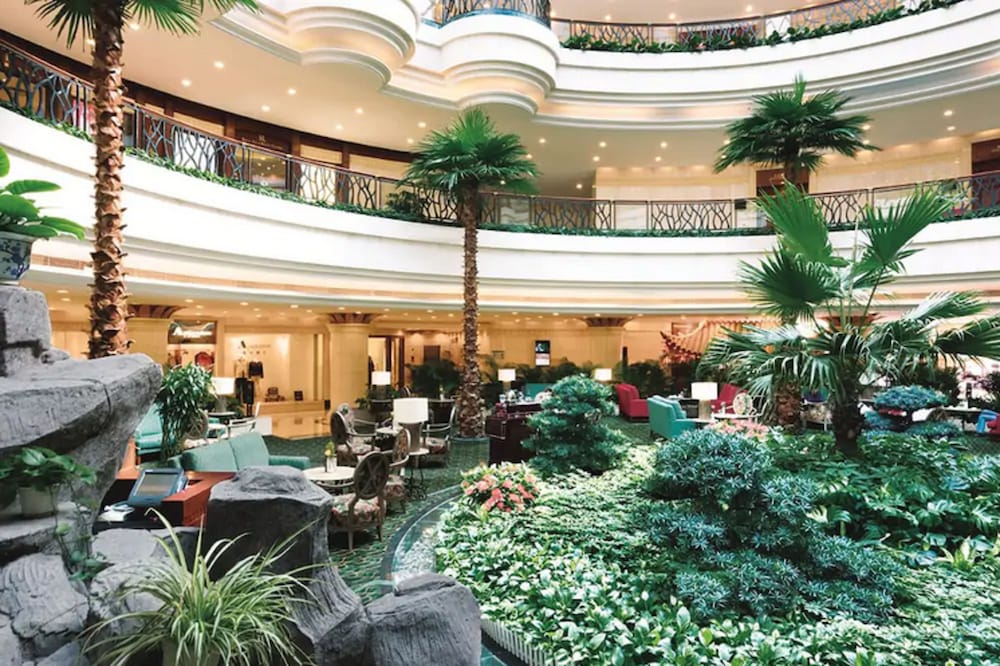 Фото The Pavilion Hotel