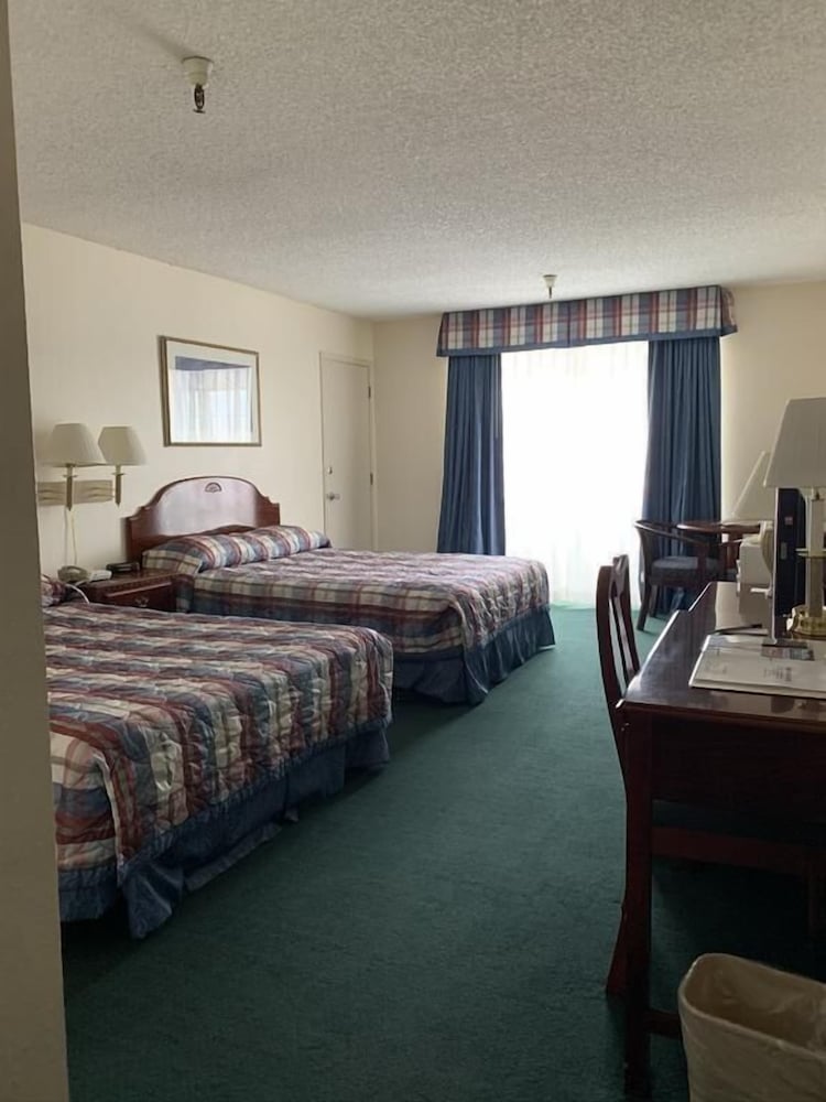 Фото Hardman House Inn & Suites