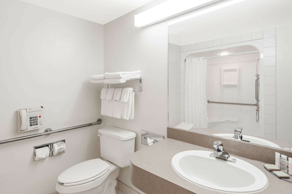 Фото Super 8 by Wyndham High River Ab