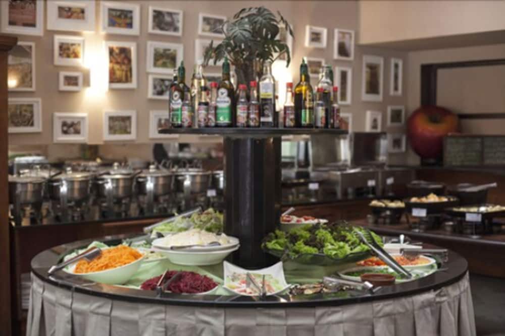 Фото Bristol The Time