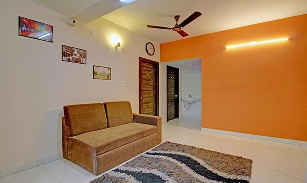 Фото Fabhotel Ashraya Inn