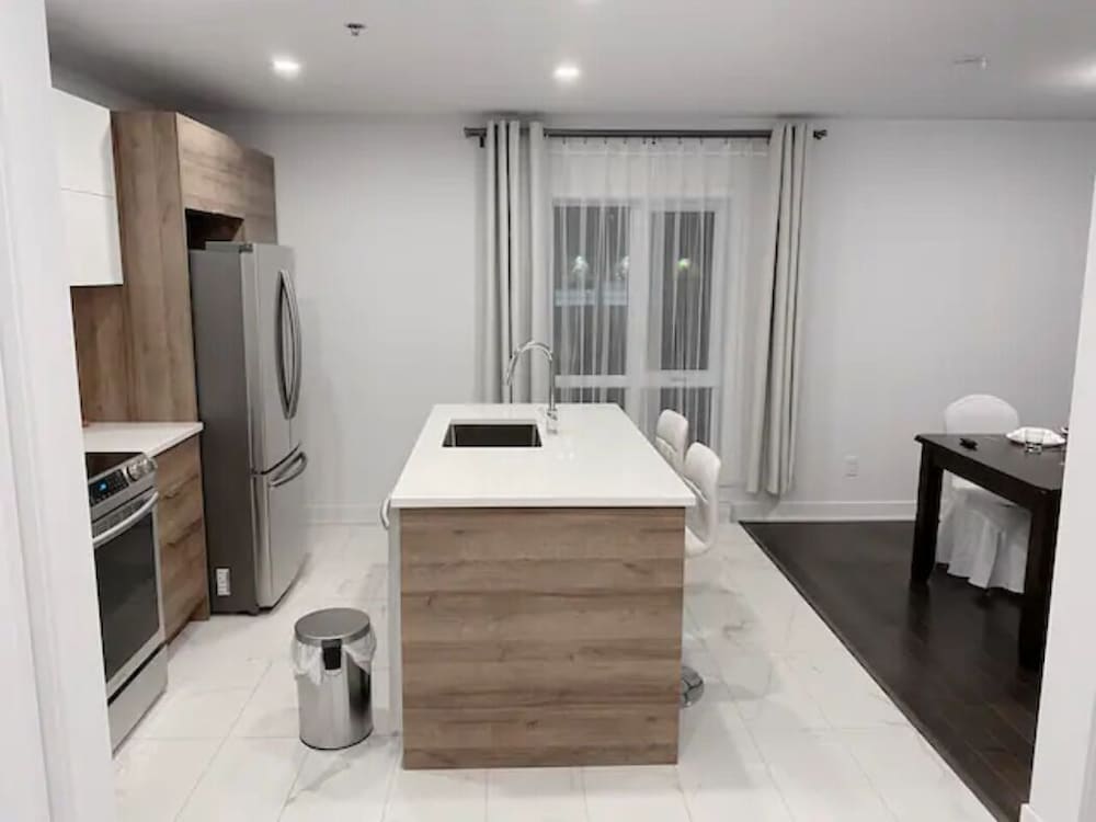 Фото 2001 AV. Beaconsfield