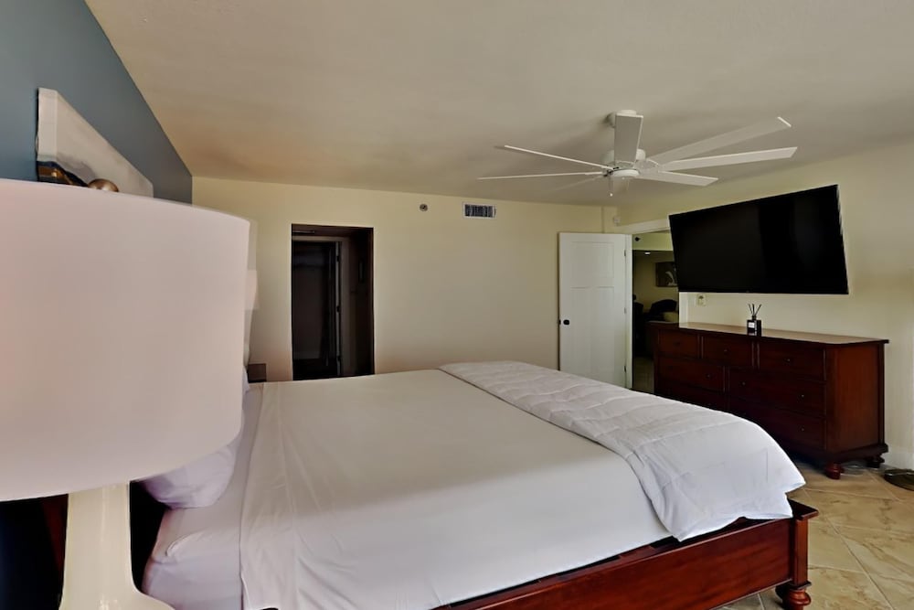 Фото Edgewater Tower III