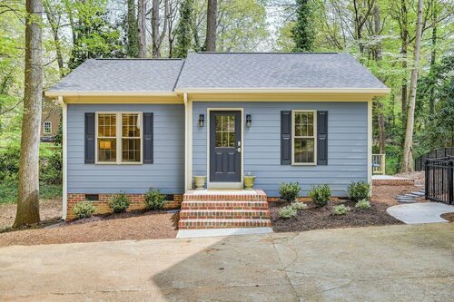 Гостиница Beautiful Raleigh Cottage Rental: 5 Mi to Downtown в Роли