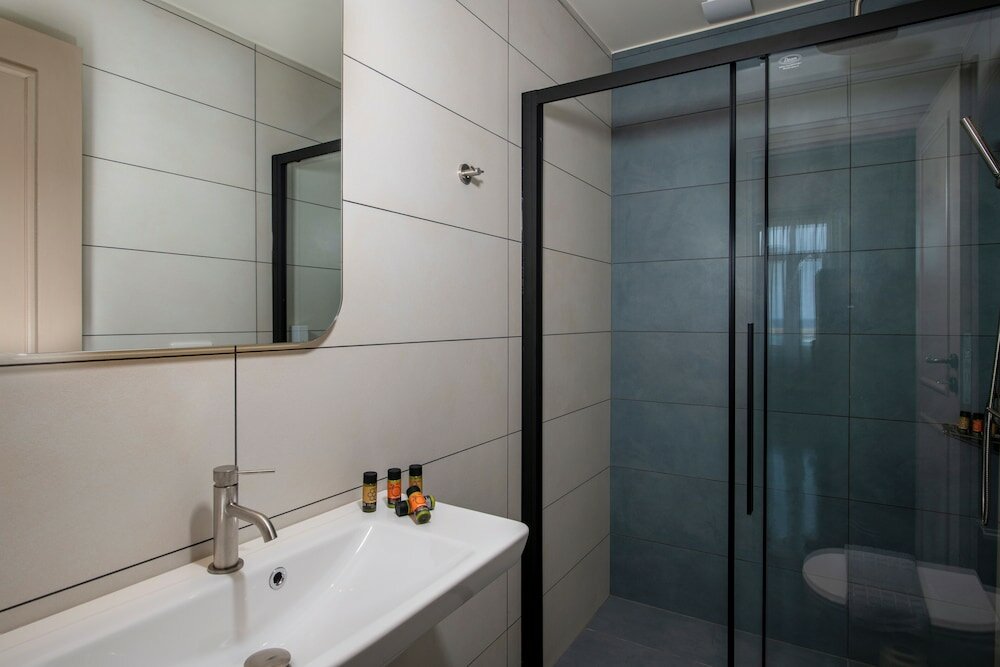 Фото Mosaic Venetian Harbour Suites