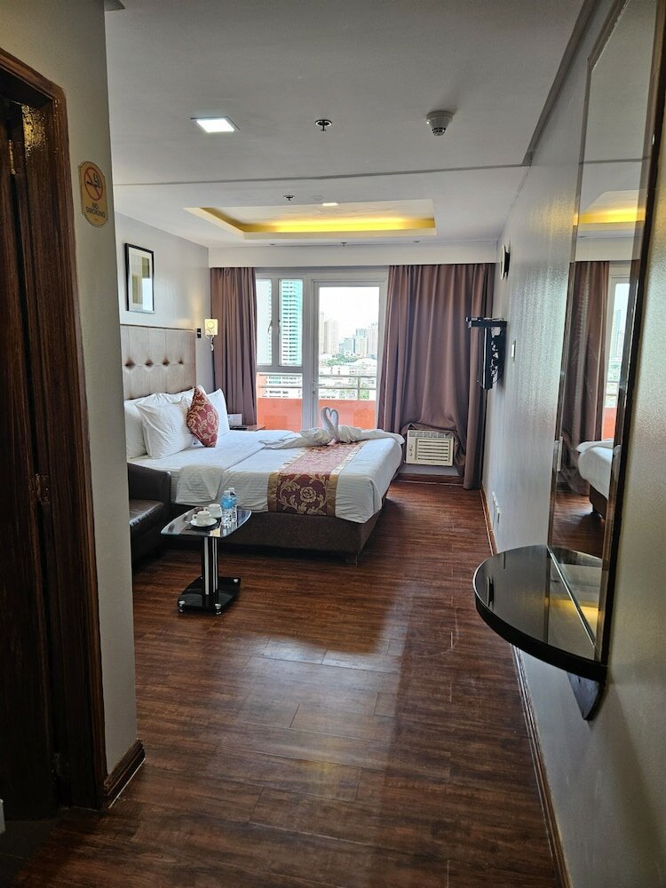 Фото Pacific Bay Grand Suites