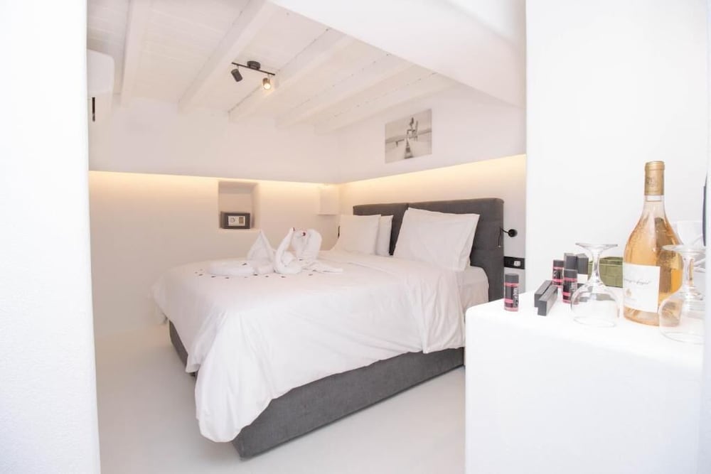 Фото Capri Downtown Rooms