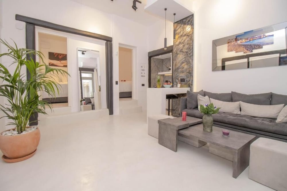 Фото Capri Downtown Rooms