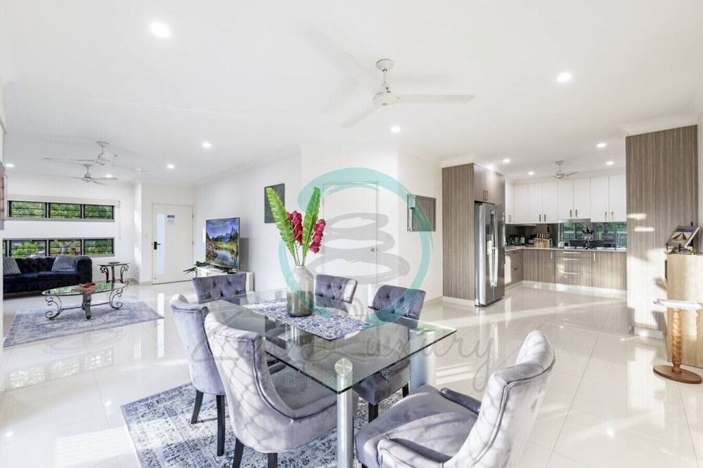 Фото Zenhouse Stylish - 3br Home near Shops