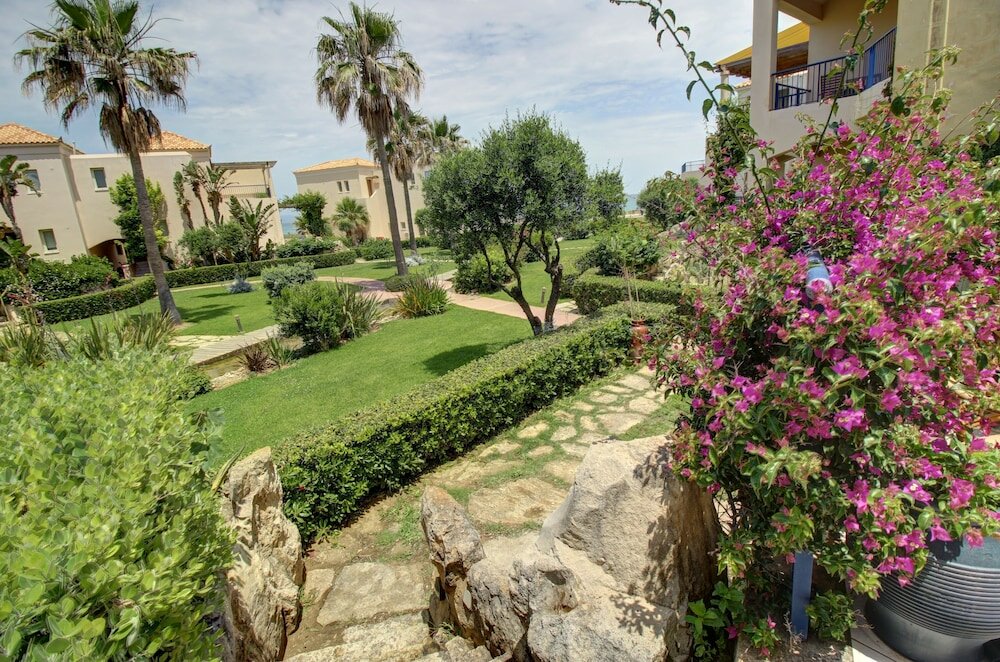 Фото 1 Bedroom Apartment on Beach Elias Upper