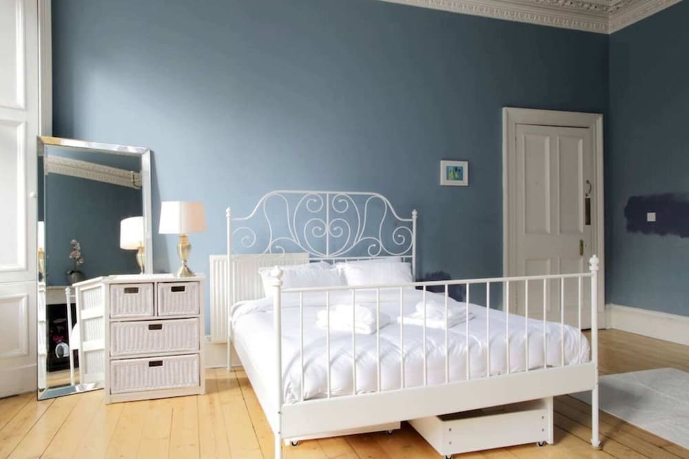 Фото Spacious 4bd Terraced Flat - Edinburgh Old Town