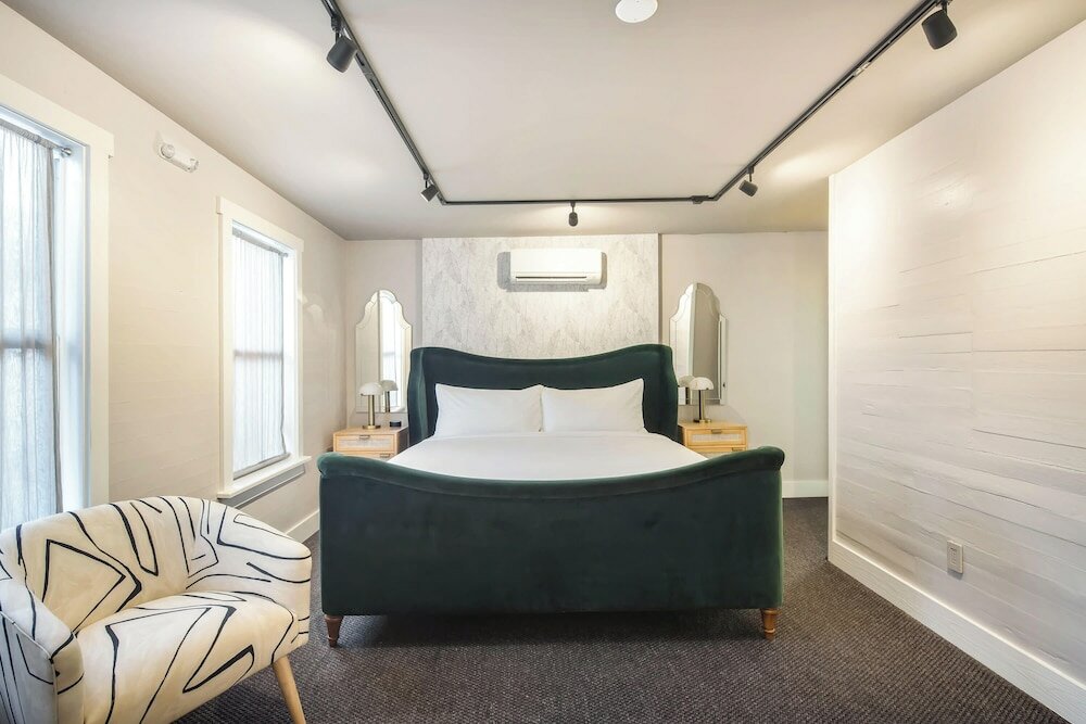 Фото Grand Maloney Hotel