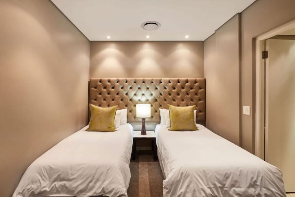 Фото Mandela Rhodes Place Hotel