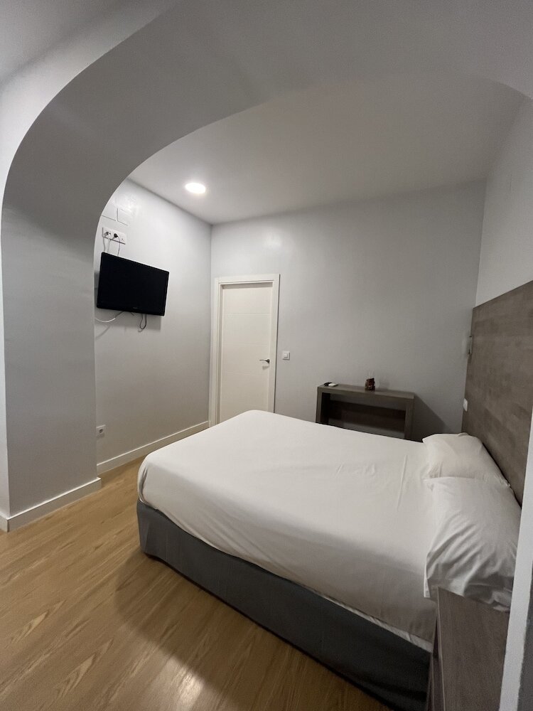 Фото Hostal Atenas