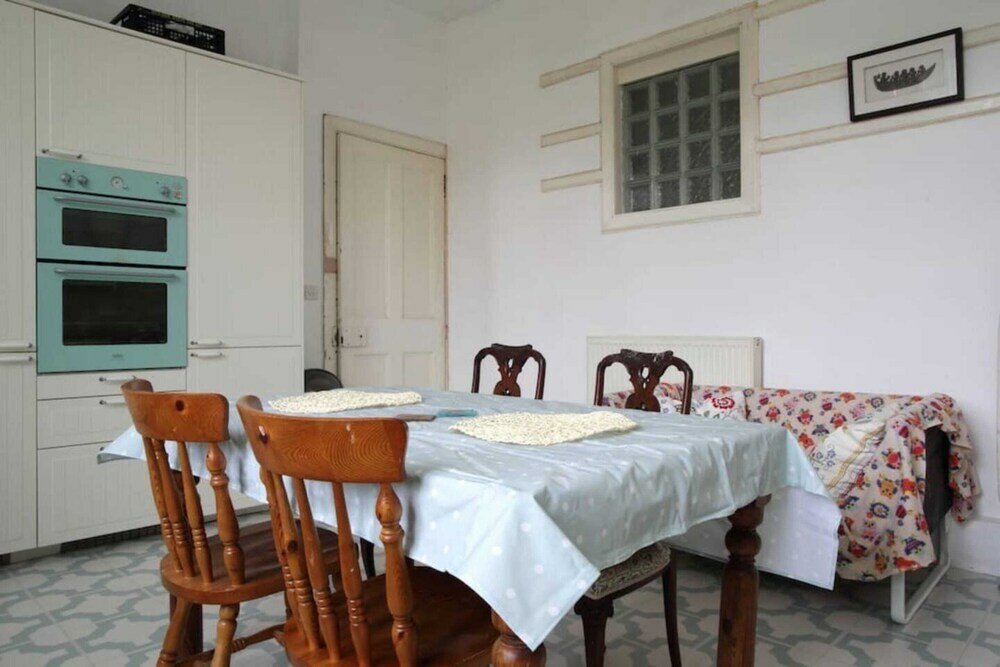 Фото Spacious 4bd Terraced Flat - Edinburgh Old Town