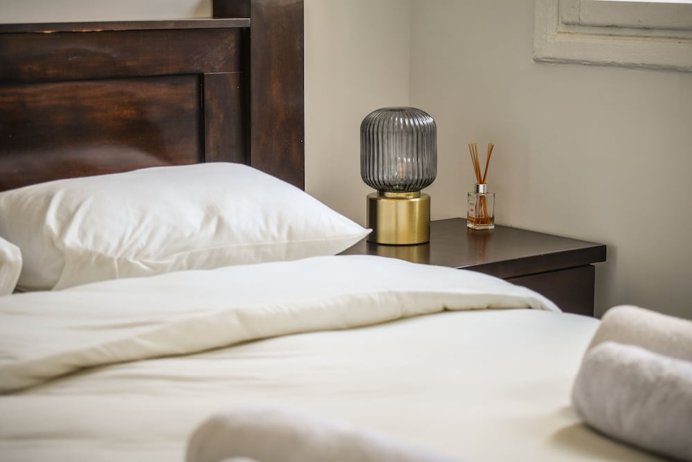 Фото Vintage Charm 1br Apt w Balcony & View