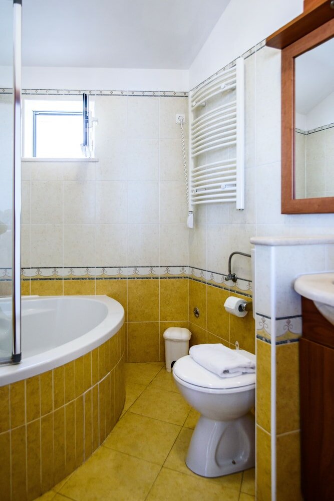 Фото Zenith Apartment by DuHomes