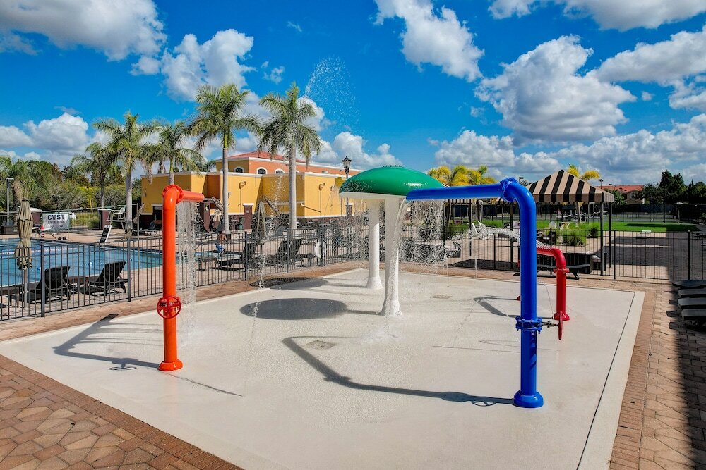 Фото Emerald Greens Hotel Condo Resort