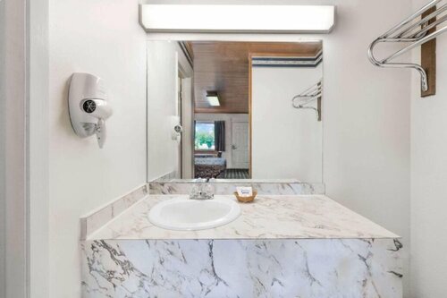 Гостиница Post Oak Inn в Браунвуде
