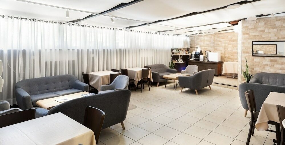 Фото The Colony Hotel