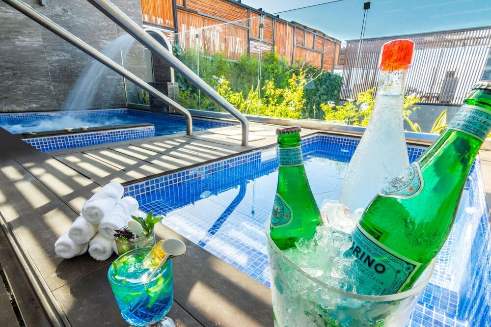 Фото Апартаменты The Fives Downtown Hotel & Residences, Curio Collection by Hilton