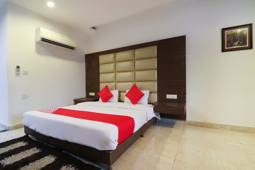 Фото Oyo 60162 City Club & Hotels