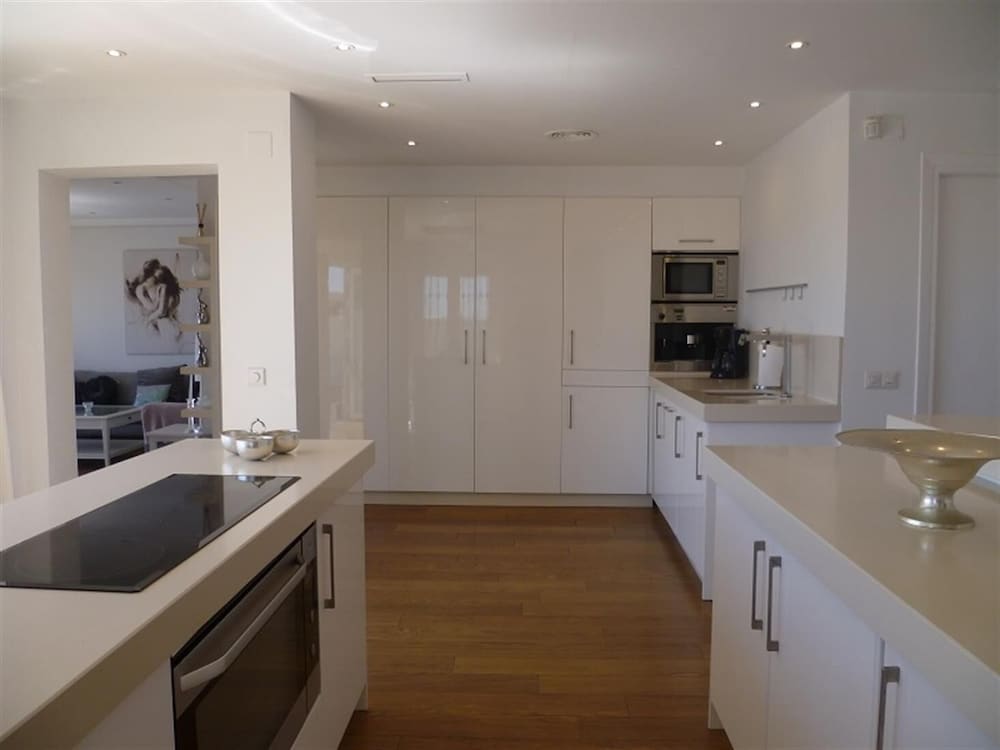 Фото Great Beach Side Villa – Semi Heated Pool