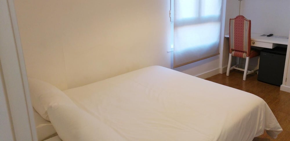 Фото Hostal Misericordia