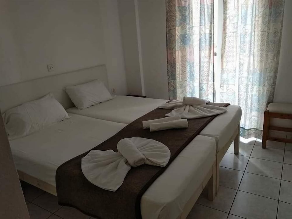 Фото Hiona Apartments