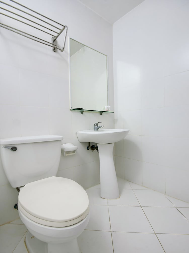 Фото Vaccinated Staff - Capital O 465 Ford's Inn