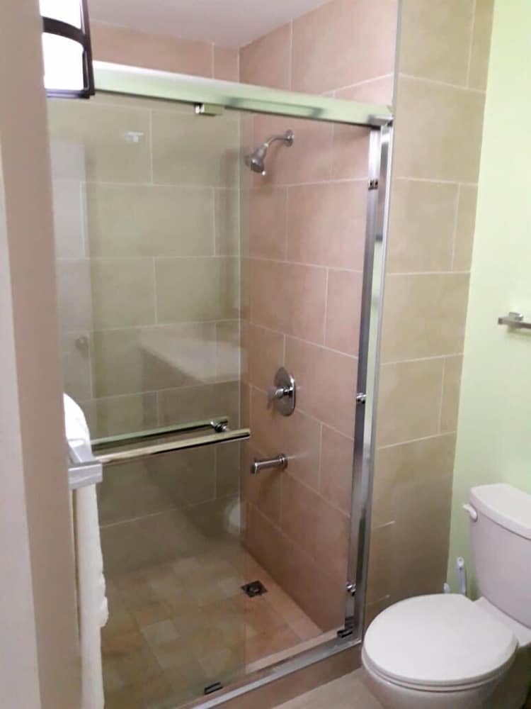 Фото The Brompton Executive Guest Apartment