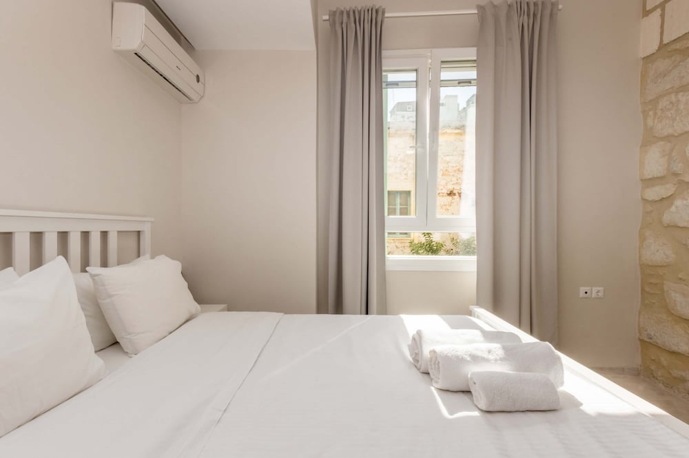 Фото The Central Boutique Αpartments