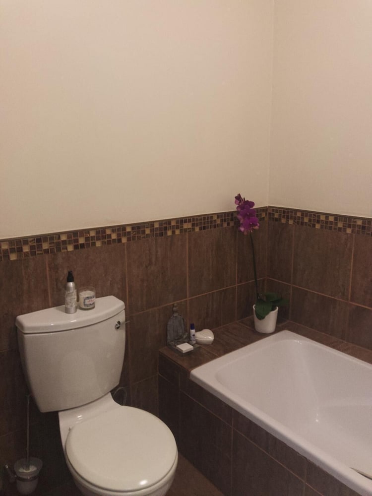 Фото The Hedge Guesthouse