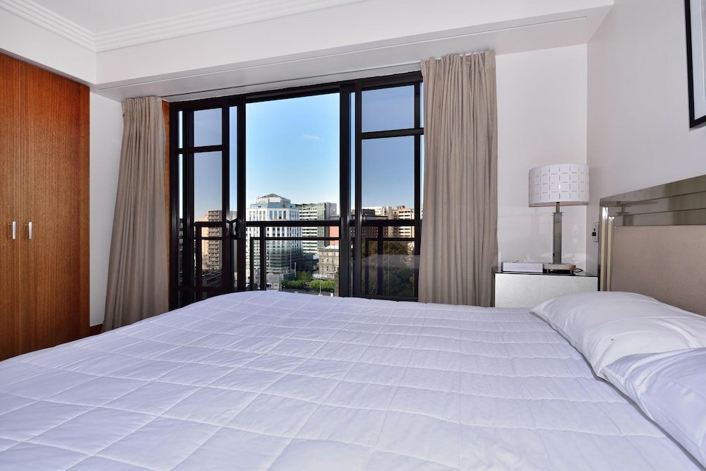 Фото Elegant Apartment With City View