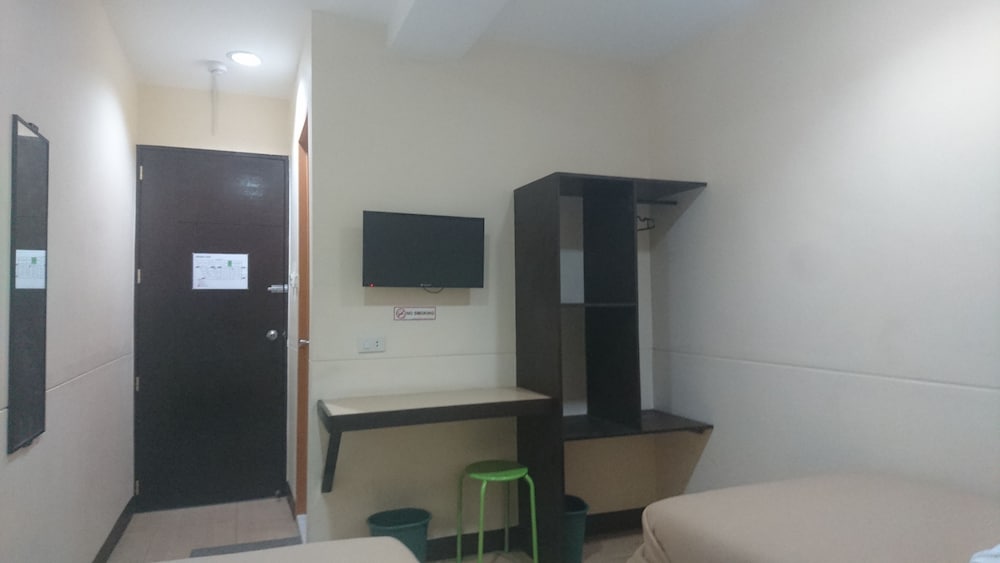 Фото Calamba Pension Plaza