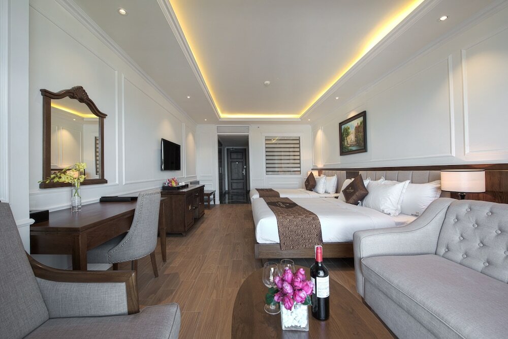 Фото Monarque Hotel