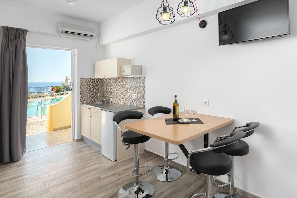 Фото Pefkos View Suites & Maisonette