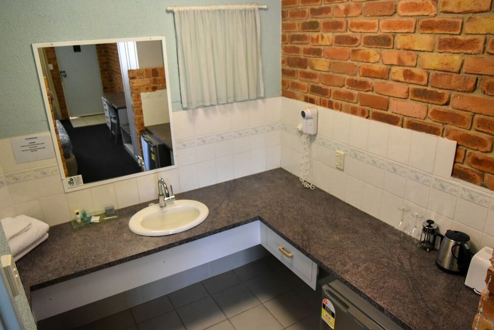 Фото The Crossing Motel