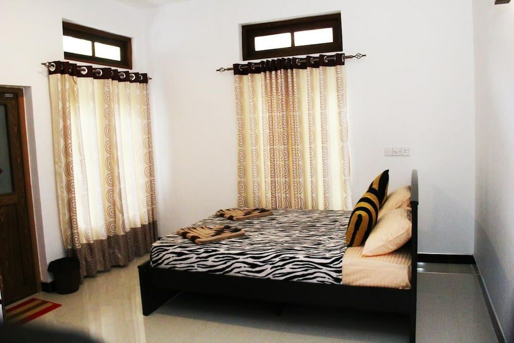 Фото Lizzie Villa Guest House