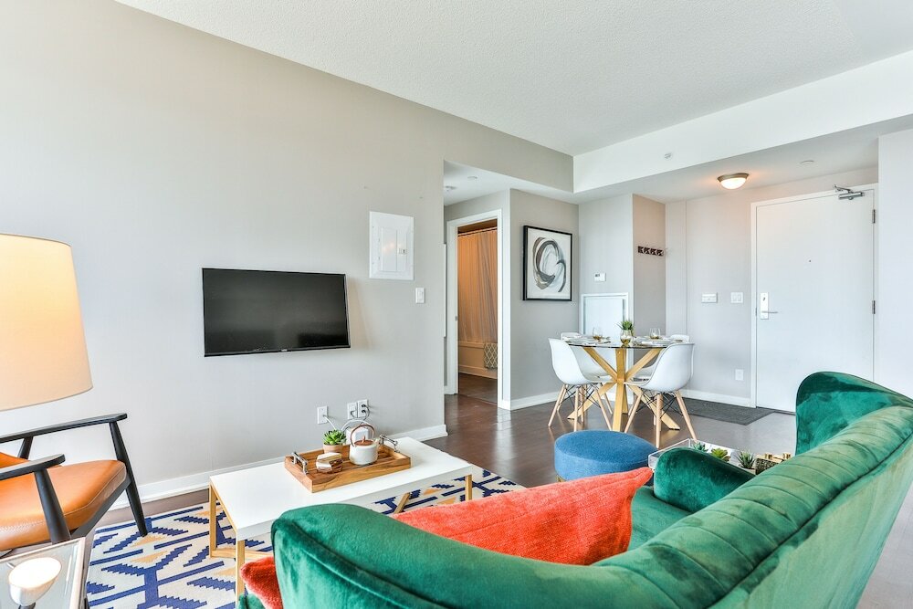 Фото Liberty Village Condo w Parking