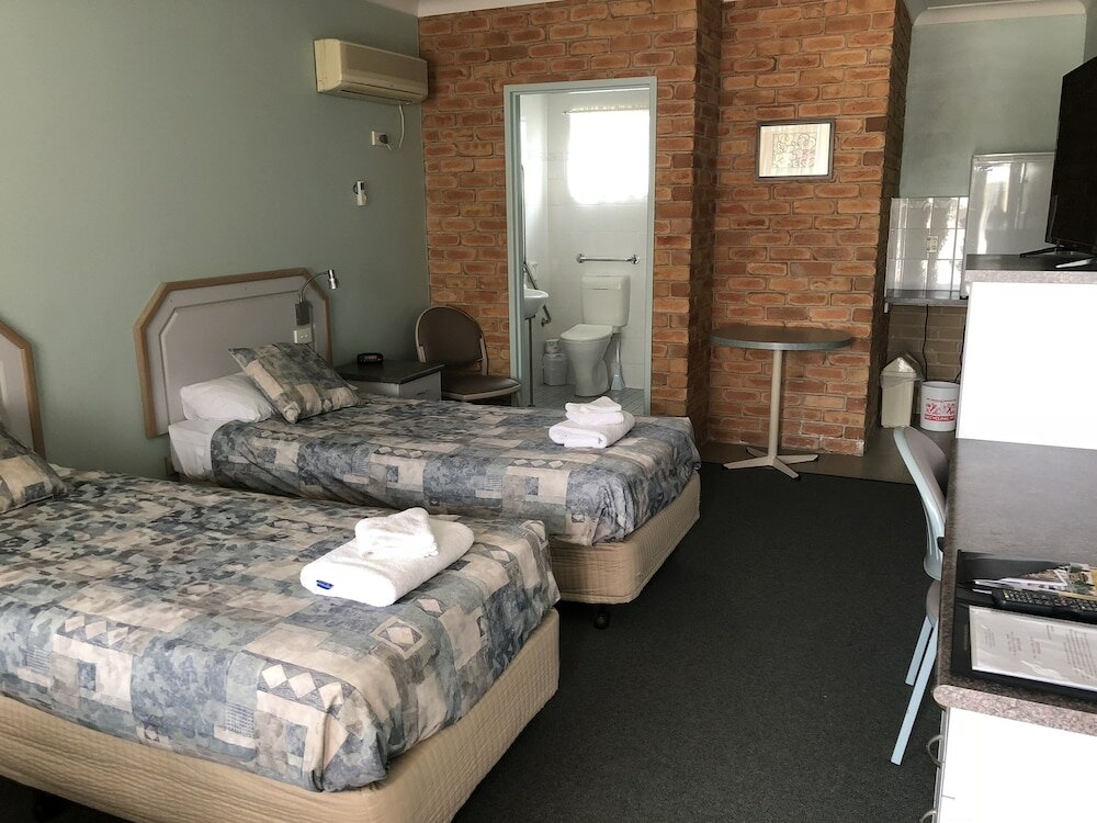 Фото The Crossing Motel